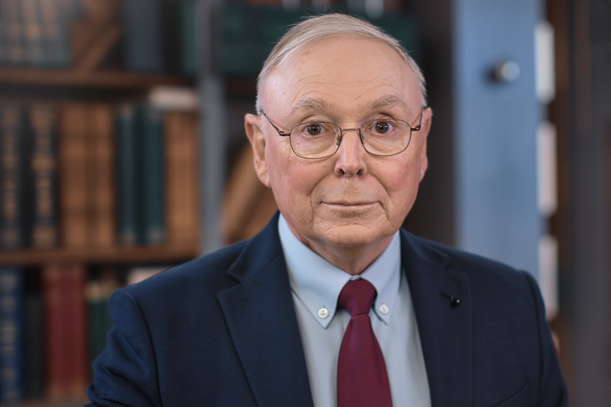 Charlie Munger’s Essential Reading List: 10 Books He Recommended the Most