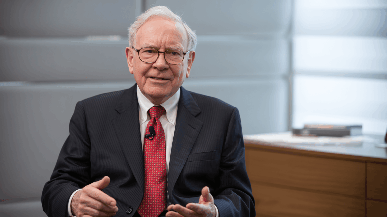 Genuine Signs of Intelligence You Can’t Fake According to Warren Buffett