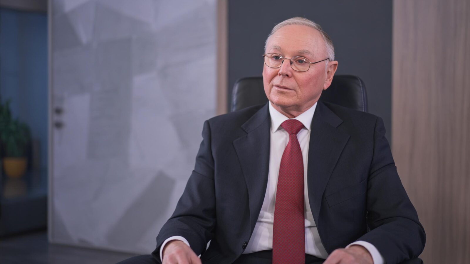 5 Habits to Become Mentally Tougher, According to Charlie Munger